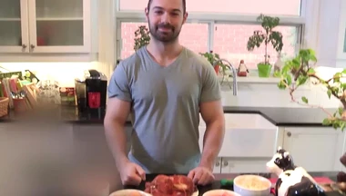 Muscular hottie Alexandre masturbates well after being naked