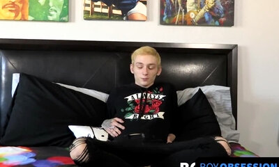 Twink Justin Stone gets dildo after being interviewed and jerks off
